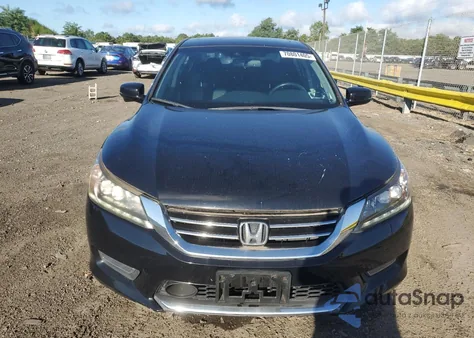 2013 Honda Accord Touring z USA, uszkodzony, nr VIN 1HGCR3F95DA038240
